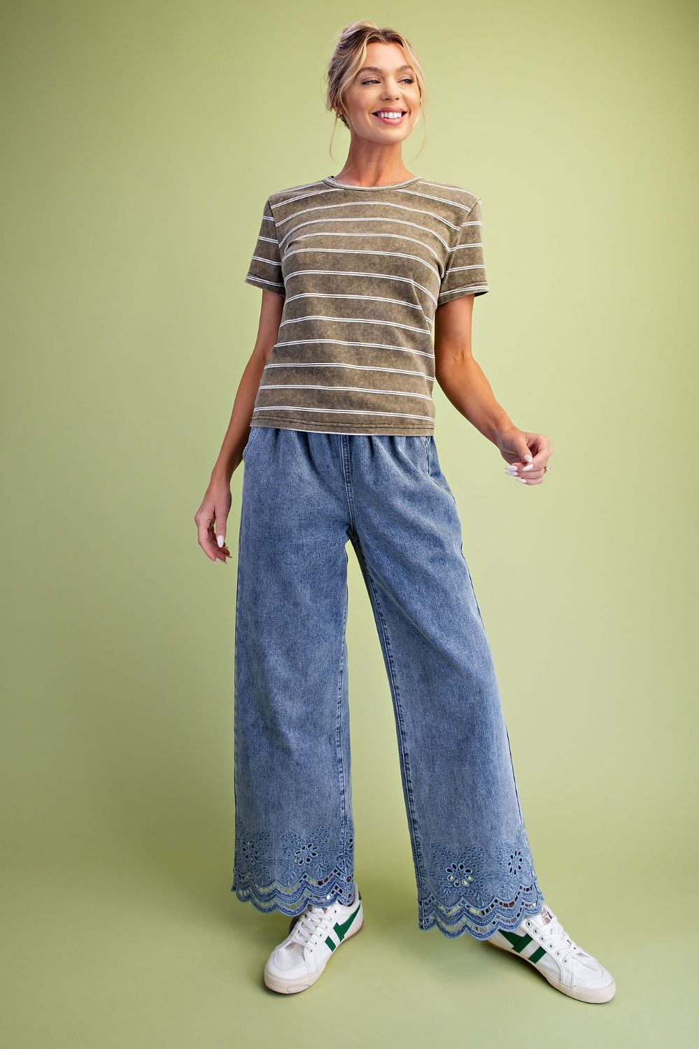 Easel Embroidered Washed Denim Pants (SB400011)