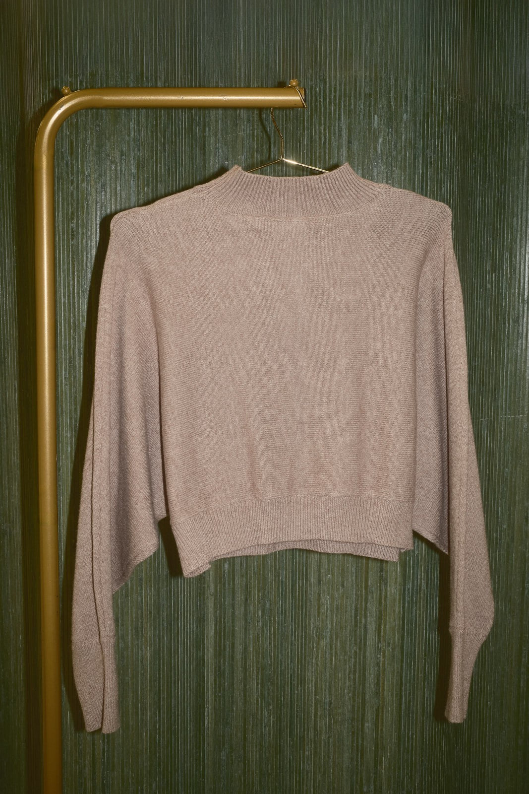 Le Lis Taupe Cropped Mock Neck Sweater (PWT7691)