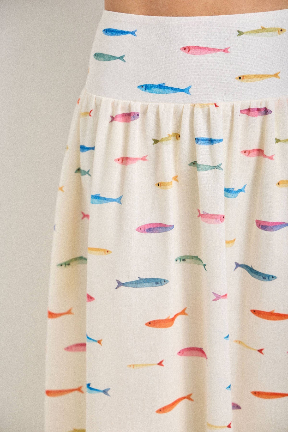 FISH PRINT SMOCKED BACK WAIST MIDI SKIRT (Cream)